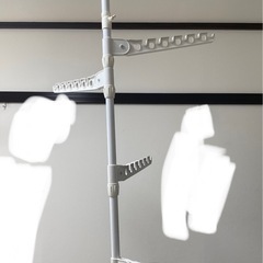 つっぱりポールハンガー 伸縮式 の画像