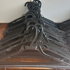 黒ハンガーまとめ売りの画像