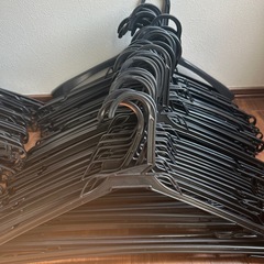 黒ハンガーまとめ売りの画像