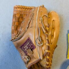 野球/ソフトボールグローブ左利き用3＋1計4個。の画像