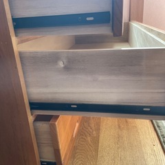 隠しキャスター付きチェストの画像