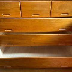 隠しキャスター付きチェストの画像