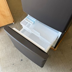【超美品‼️】パナソニック 2022年製 138Lノンフロン冷凍冷蔵庫 静音設計 マットビターブラウン♪の画像