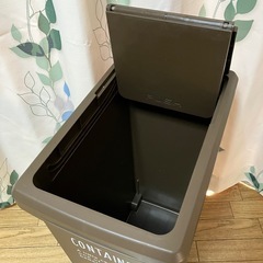 ニトリ　ゴミ箱　ブラウンの画像