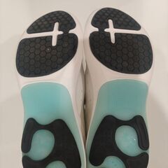 【新品】スニーカー 23センチの画像