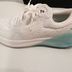 【新品】スニーカー 23センチの画像