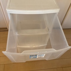 アイリスオーヤマのクリアチェストの画像