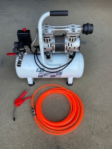 ♣️新品ホース&ガン付属♣️エアーコンプレッサー