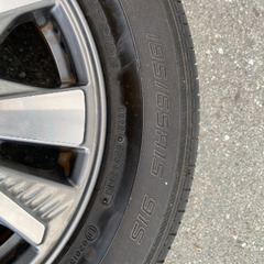 セレナ　純正タイヤ　純正アルミの画像