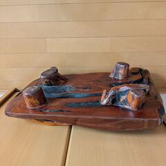 木製の花瓶台の画像