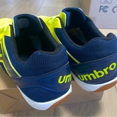 Umblo 屋内用フットサルシューズ 28.0cmの画像
