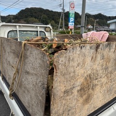 軽トラの一台山盛り薪配達します。の画像