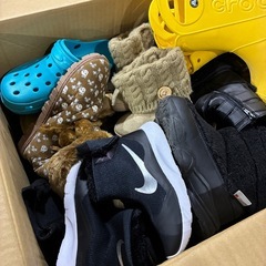 【まとめ売り】子供靴 キッズ 女の子 男の子 サイズいろいろ 友達とシェア 靴 スニーカー ブーツ サンダルなどの画像