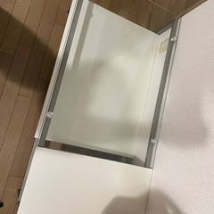 ニトリガラステーブルの画像