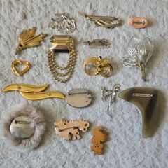 ブローチ 16個 まとめ売り アクセサリー ヴィンテージ プードル バイク 昭和の画像