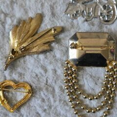 ブローチ 16個 まとめ売り アクセサリー ヴィンテージ プードル バイク 昭和の画像