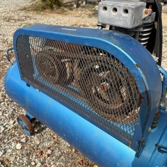 エアーコンプレッサー 60L 岩田塗装機 ジャンク扱いでお願いしますしますの画像