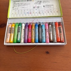 クレヨンと色鉛筆セットの画像