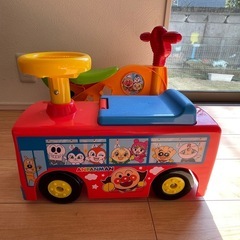 アンパンマン乗り物の画像