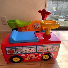 アンパンマン乗り物の画像