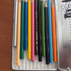 クレヨンと色鉛筆セットの画像
