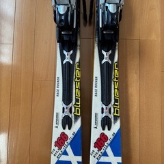 アトミック(ATOMIC)の基礎スキー/デモ用トップモデルのスキー板とビンディングのセットの画像