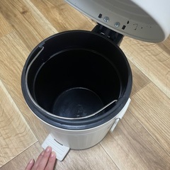 【決まりました】ペダル式ゴミ箱の画像