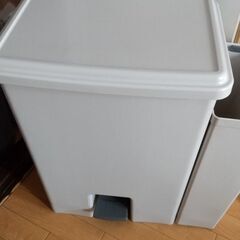 ゴミ箱の画像