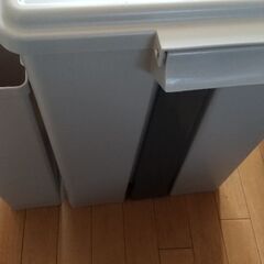 ゴミ箱の画像