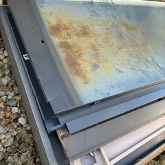 物置をバラしたものの画像