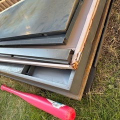 物置をバラしたものの画像