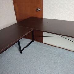 パソコンデスク メッシュチェア付きの画像