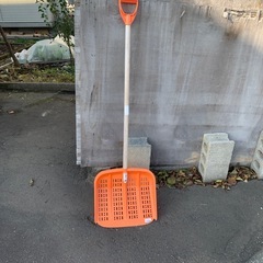 雪かき  木製  オレンジ  下部 減りがありますの画像