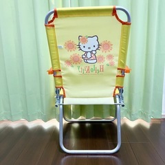 キティちゃん折り畳みイス
の画像