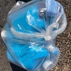 石油ストーブ、灯油タンク、自動給油ホース付きの画像