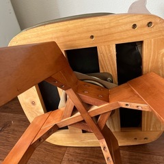 回転式ダイニングチェアー2脚の画像