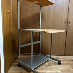 	•	キャスター付きパソコンラック（上棚付き）の画像