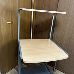 	•	キャスター付きパソコンラック（上棚付き）の画像