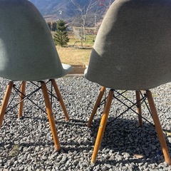 椅子二脚あげますの画像