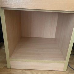 ベッドサイドテーブルの画像