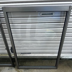 窓サッシ 幅560×縦820の画像