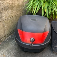 オートバイ　スクーター　原付き　50cc  カゴ　リアボックス　　前カゴ　ボックス　セット　必要な方へお譲りさせてくださいの画像