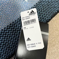 新品 アディダスマフラーの画像