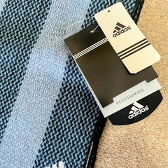 新品 アディダスマフラーの画像