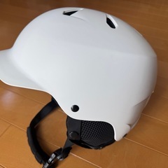 スキー用ヘルメット(bern風)、サイズ: L、カラー: ホワイトの画像
