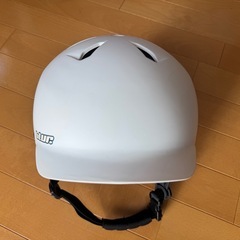 スキー用ヘルメット(bern風)、サイズ: L、カラー: ホワイトの画像