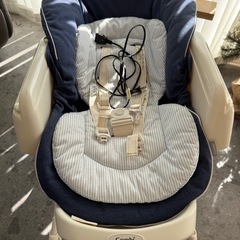 コンビ ネムリラ4キャス オートスイング 電動ハイローチェアの画像