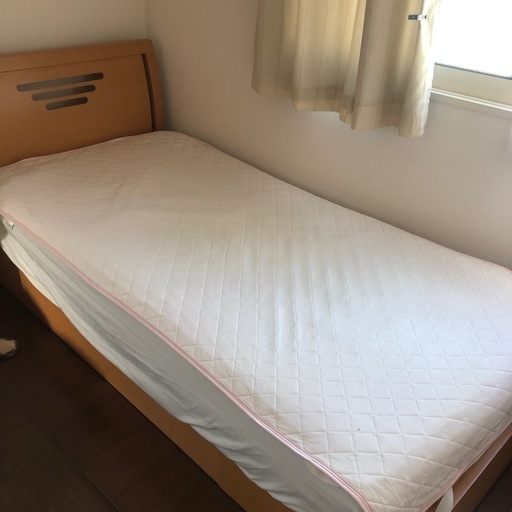 まもなく処分収納付きシングルベッド、マットレスつき