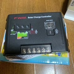 自作キャンピングカー　走行充電器+ソーラー充電コントローラーの画像