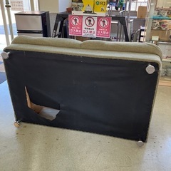 A2511-266 2人掛けソファ モスグリーン 脚付き 底部破れ有り 毛玉色あせ有りの画像